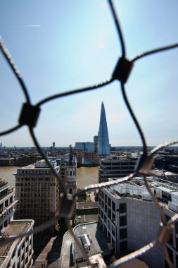 Londra arkasındaki tel net