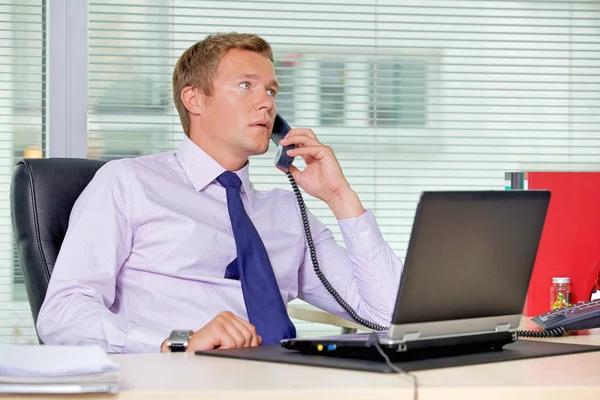 Businessman talking on telephone a — Stock Photo, Image