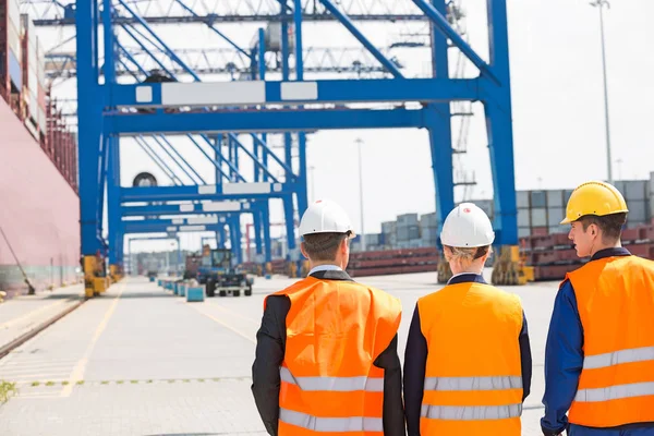 Workers walking in shipping yard — Stock Photo, Image