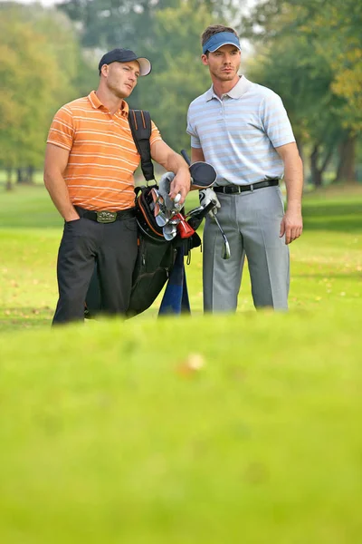 Men standing on golf course — Stock Photo, Image
