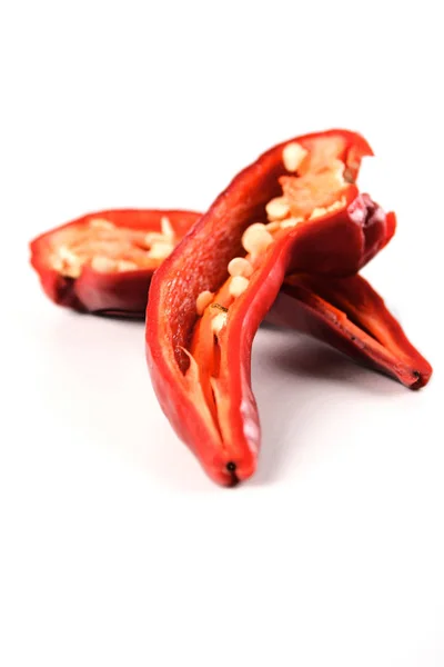 Нарезанный красный перец чили — стоковое фото