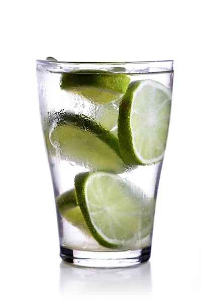 Drink with lime slices — Stock Photo, Image