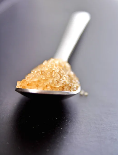 Bruine suiker in lepel — Stockfoto