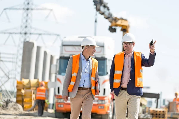 Supervisores no estaleiro de construção — Fotografia de Stock