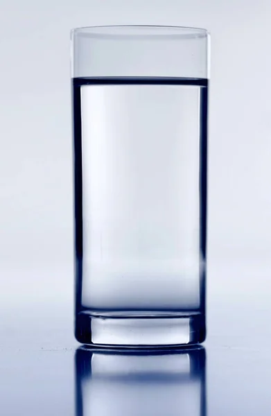 Vaso lleno de agua —  Fotos de Stock