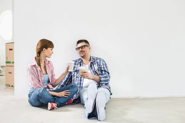 Couple having coffee — Stock Photo, Image