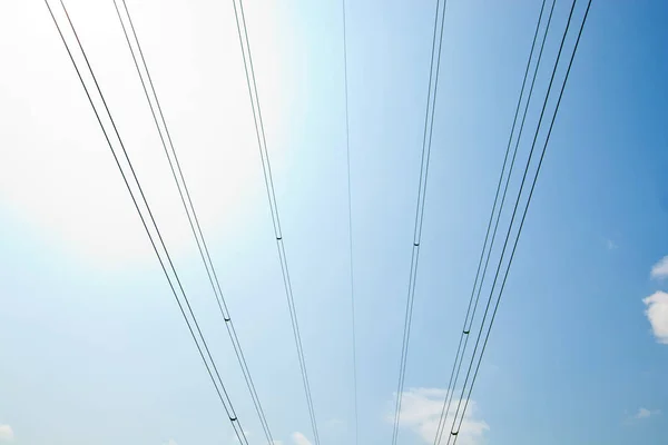Elektrische hoogspanningslijnen — Stockfoto