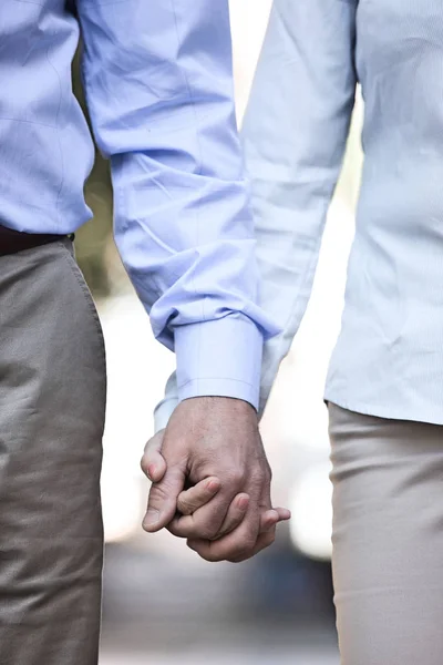Middle-aged couple holding hands — Stock Photo, Image