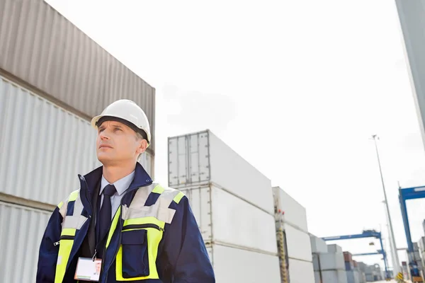 Male worker in shipping yard — Stock Photo, Image