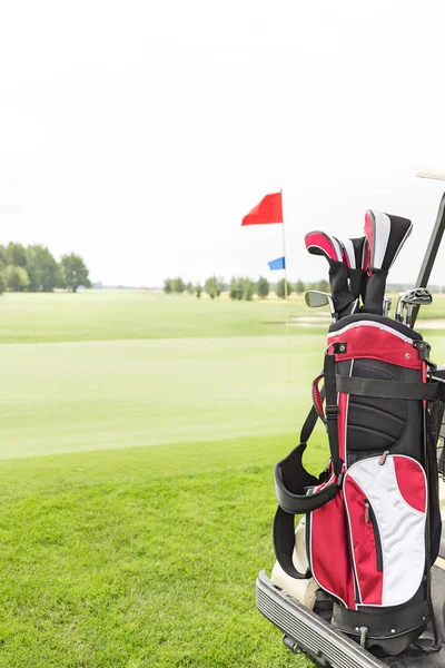 Golf club bag at golf course — Stock Photo, Image