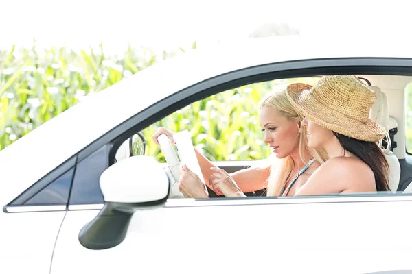 Female friends using digital tablet — Stock Photo, Image