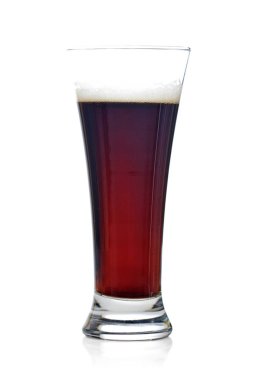 Bir bardak koyu bira. 