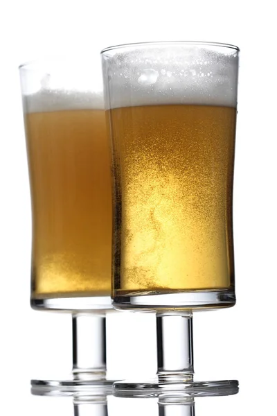 Szklanki zimnego piwa — Zdjęcie stockowe