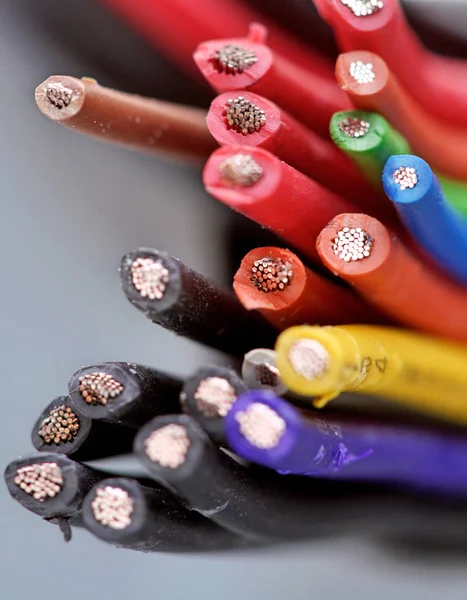 Kleurrijke computer kabels — Stockfoto