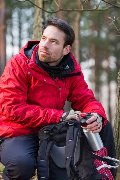 Hiker with backpack in forest — Stock Photo, Image