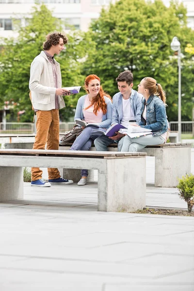 Friends studying at college campus — Stock Photo, Image
