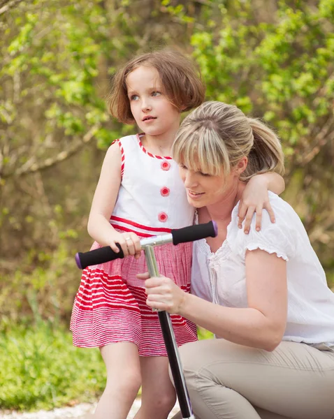 Mother and daughter hug in park — Stock Photo, Image