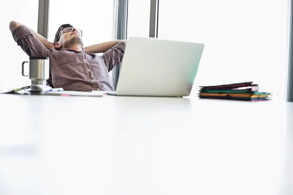 Businessman relaxing at desk — Stock Photo, Image