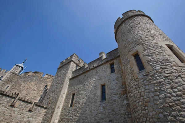 Tower of London proti modré obloze — Stock fotografie