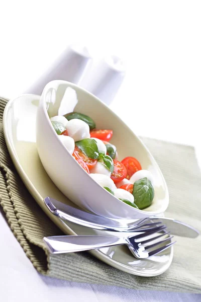 Salad with tomatoes and mozzarella — Stock Photo, Image