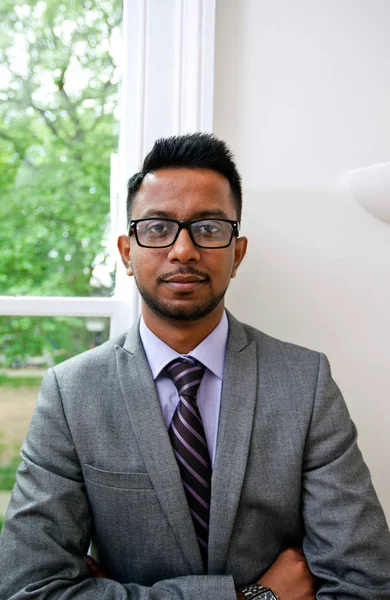 Empresario indio con gafas — Foto de Stock