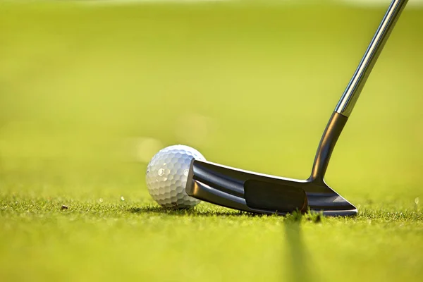 Golfclub en bal — Stockfoto