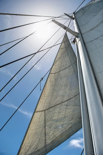 Yachtsegel und Mast — Stockfoto