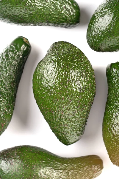 Свежий спелый авокадо — стоковое фото