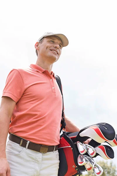 Szczęśliwy średnim wieku mężczyzn golfista — Zdjęcie stockowe