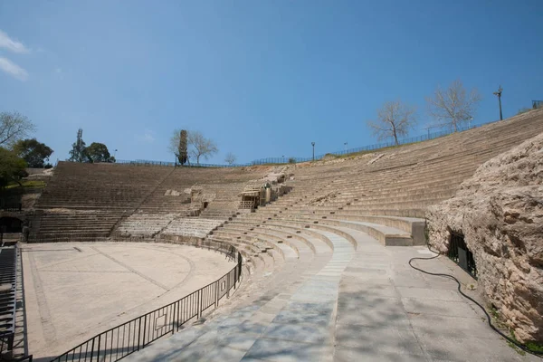 Anfiteatro romano contro il cielo blu — Foto Stock