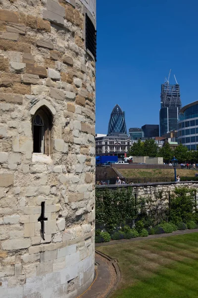 Londra mavi gökyüzü karşı  