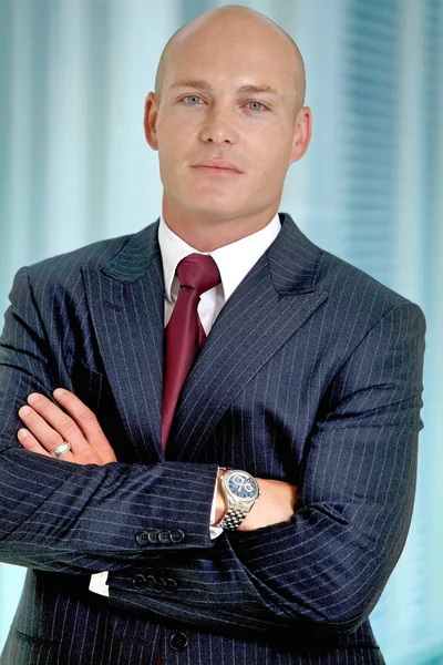 Jovem homem de negócios caucasiano no cargo — Fotografia de Stock