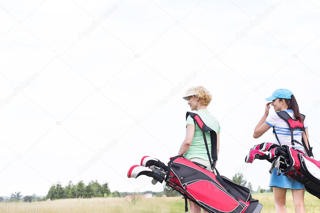 women playing golf 