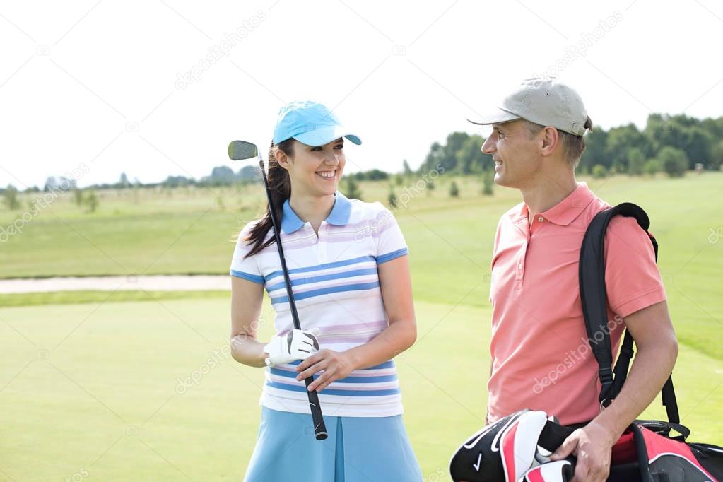male and female golfers 