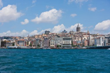 Istanbul'da sahildeki binalar