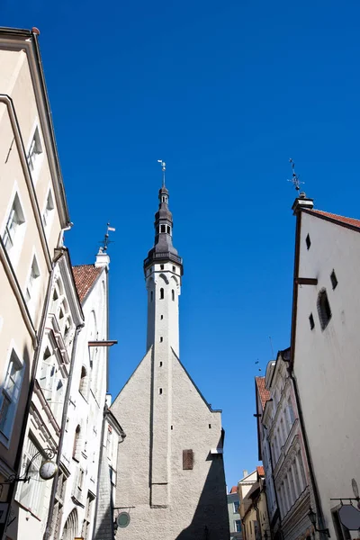 Gebouwen in de oude stad van Tallinn — Stockfoto