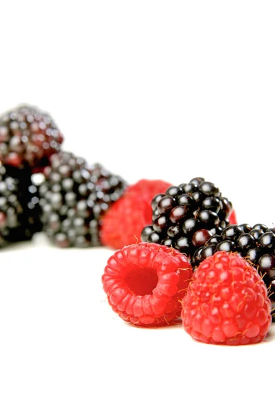 Fresh raspberries and blackberries — Stock Photo, Image