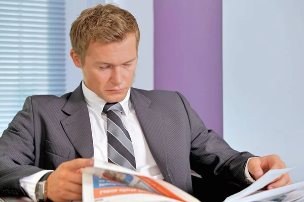 Businessman reading newspaper — Stock Photo, Image