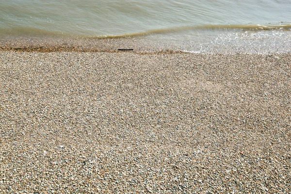 Морской и черепичный пляж — стоковое фото