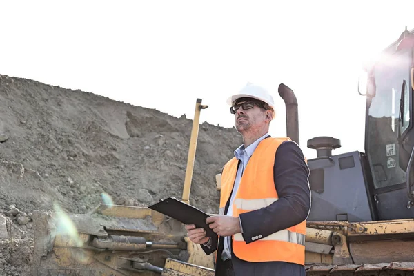 Engenheiro no canteiro de obras — Fotografia de Stock