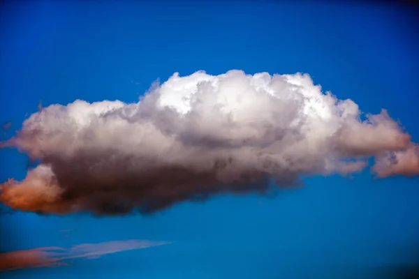 Single cloud in sky — Stock Photo, Image