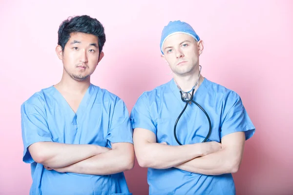 Male surgeons with arms crossed — Stock Photo, Image