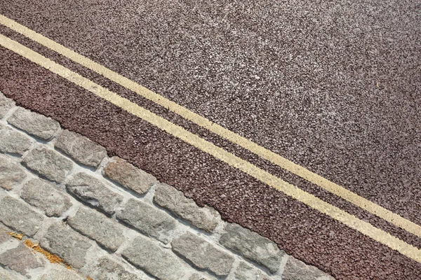 Linee gialle su strada — Foto Stock