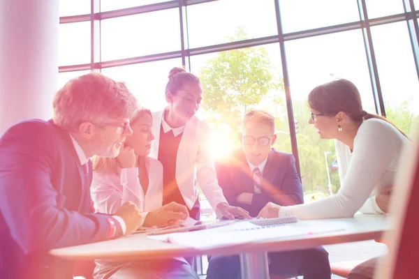 Geschäftspartner Planen Büro Während Der Besprechung — Stockfoto