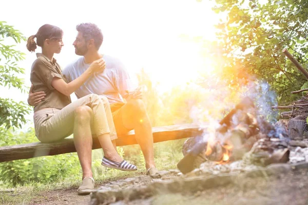 Attractive Couple Sitting Bench Front Camp Fire Showing Affection Yellow — Stock Photo, Image