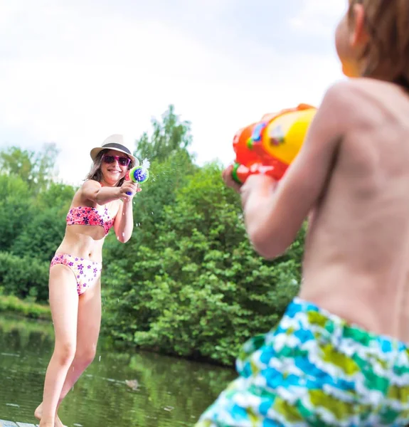 Portrait Enfants Portant Maillot Bain Sur Une Jetée Lac Avec — Photo