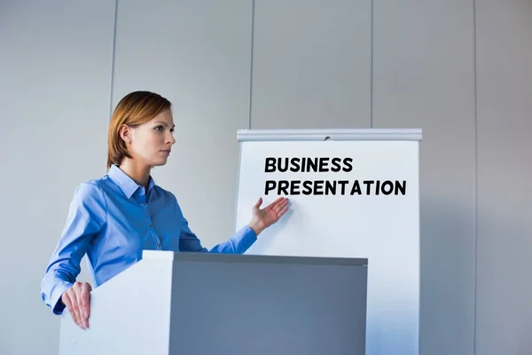 Attractive Brunette Female Blue Shirt Giving Business Presentation Conference — Stock Photo, Image