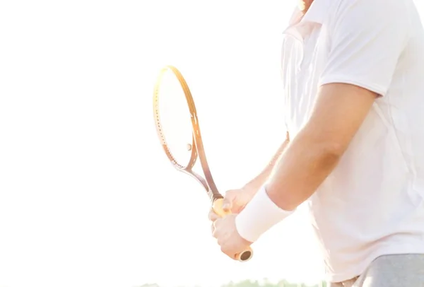 Matura Tennis Atleta Colpire Palla Con Racchetta Campo Con Lente — Foto Stock