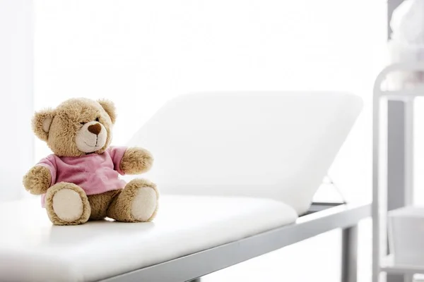 Close Teddy Bear Hospital Bed — Stock Photo, Image