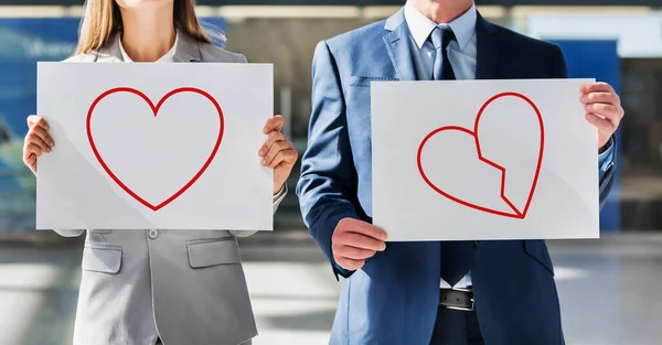 Man Vrouw Met Een Wit Bordje Met Een Hart Een — Stockfoto